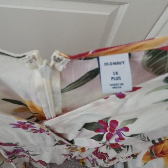OLD NAVY PLUS SIZE FLORAL DRESS (1X) - Picture 2 of 3